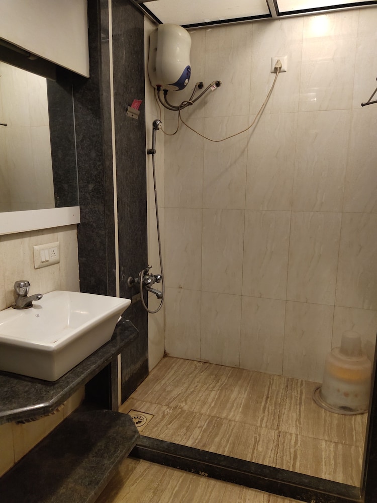 Deluxe Room - Photo 3