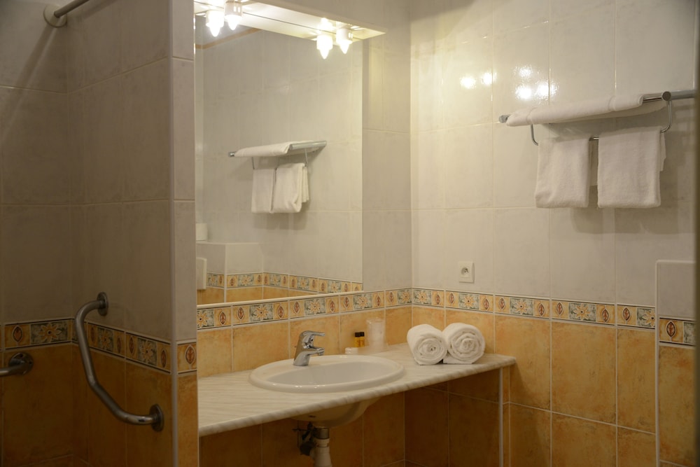 Double Room - Photo 7