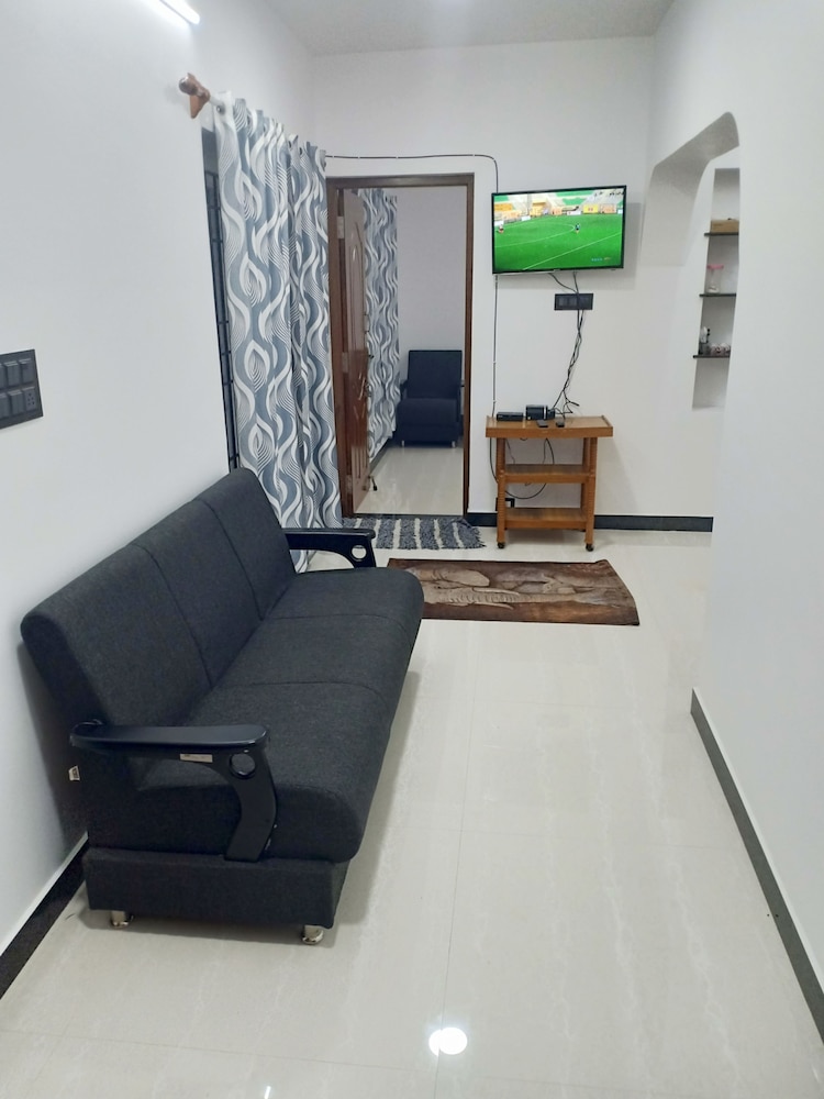 Basic Villa - Photo 2