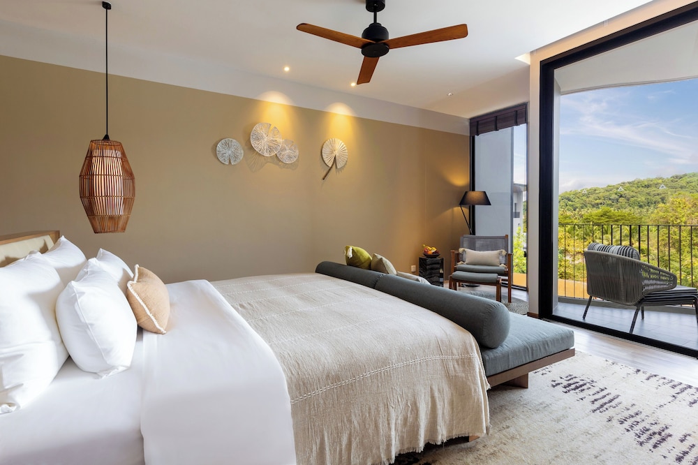 Luxe Plus Mountain View King - Photo 1