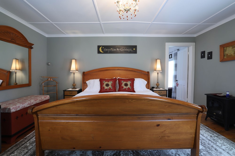 Deluxe Suite, 2 Bedrooms, Ensuite (2nd Floor)