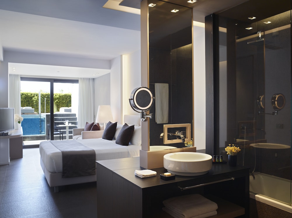 Pool Experience Suite - Photo 6