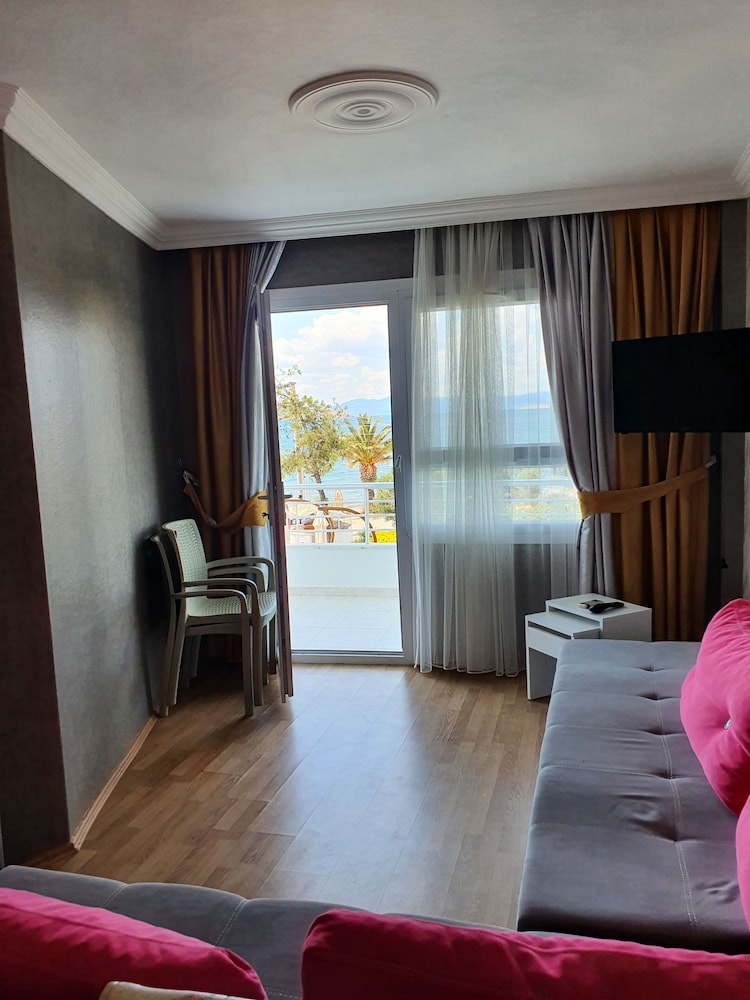 Apartment, Partial Sea View photo 2