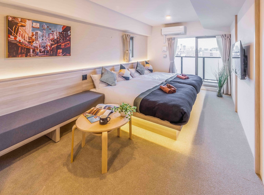 Quadruple Room, 2 Queen Beds, Non Smoking, Private Bathroom