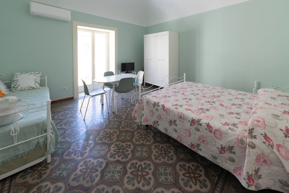 Apartment, Balcony