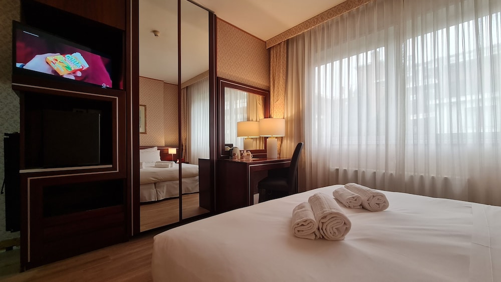 Superior Double or Twin Room - Photo 2