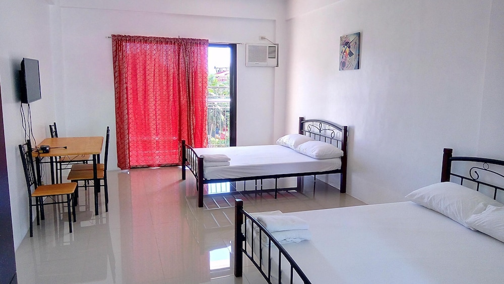 Family Studio, 2 Queen Beds, Kitchenette, City View photo 3