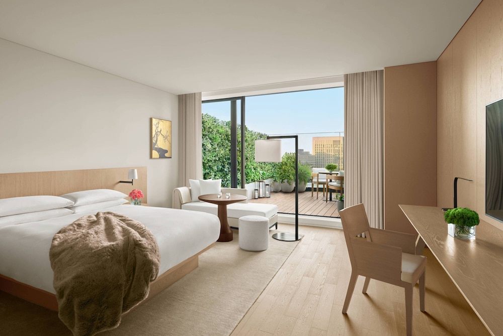 Studio, 1 King Bed, Balcony, City View