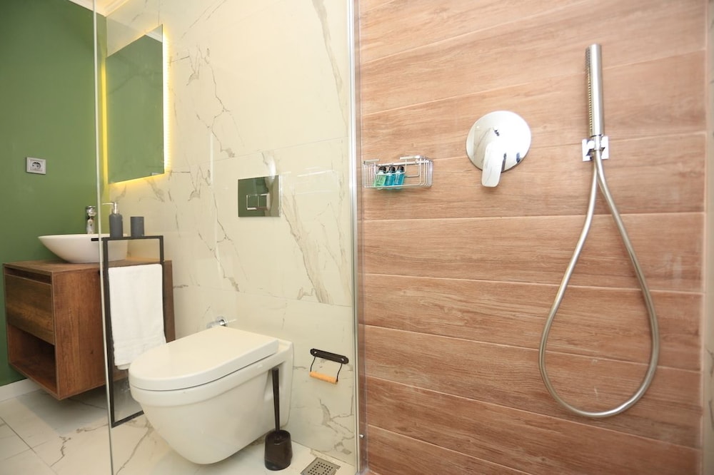 Deluxe Apartment, 2 Bedrooms, Kitchen, Partial Sea View photo 3