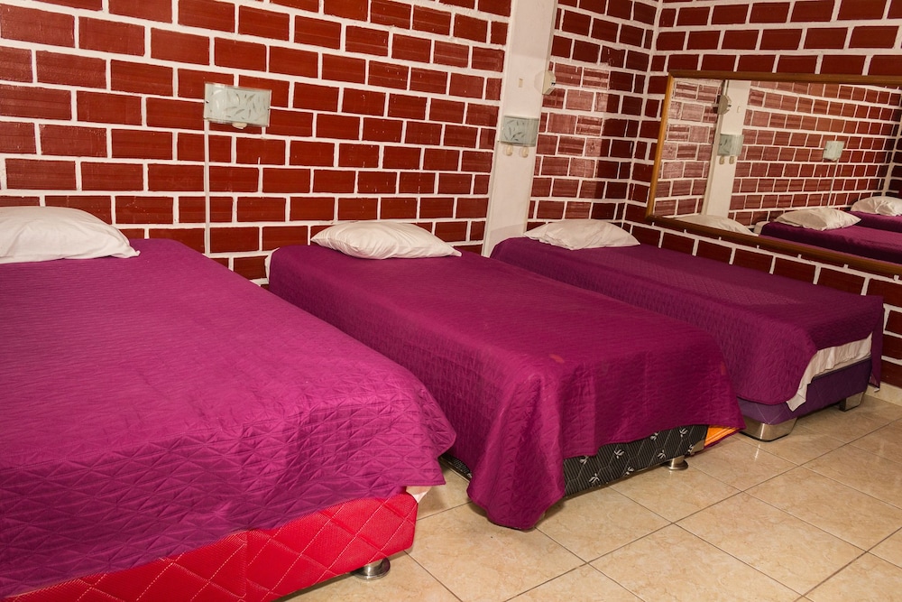 Triple Room (Aire Acondicionado) photo 2