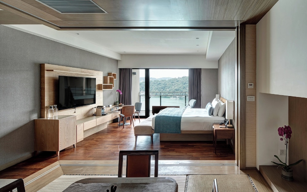 Deluxe Suite Lake View - Photo 6