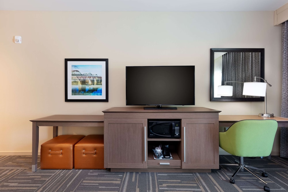 Room, 1 King Bed, Accessible, Bathtub (Mobility & Hearing) photo 2