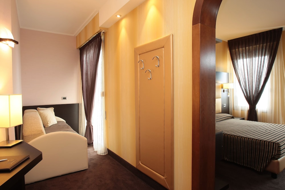 Junior Suite, Balcony, Sea Facing photo 2