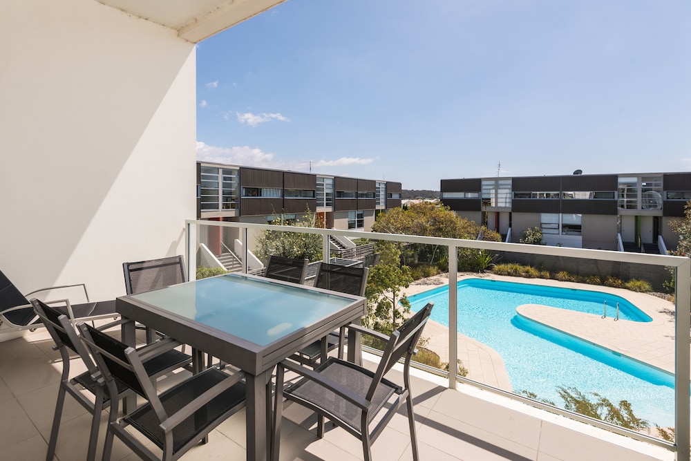 Two Bedroom Poolview Apartment - Photo 10