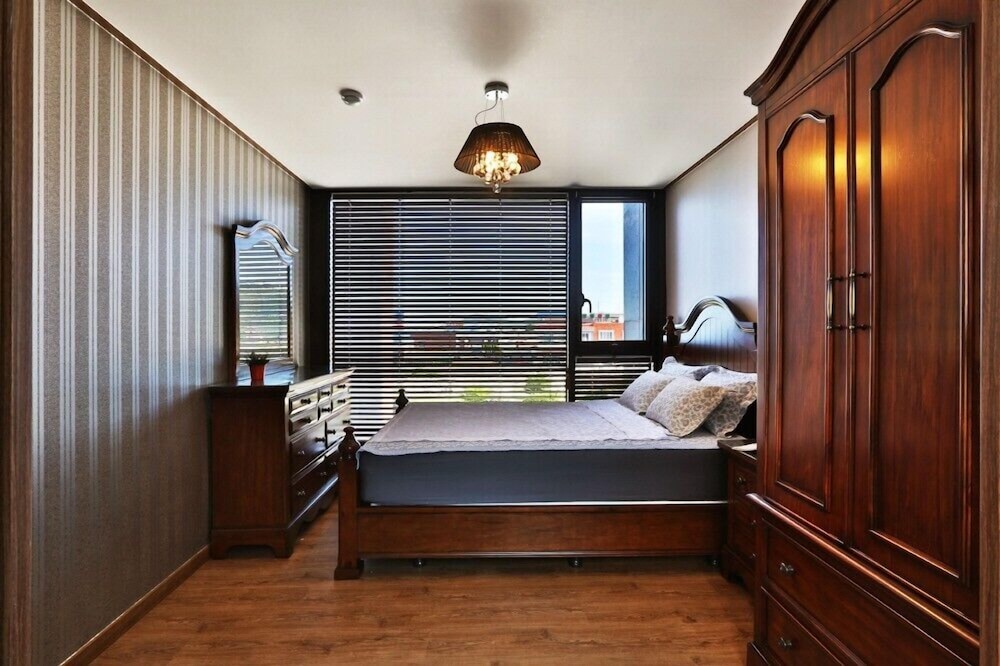 Room (201) photo 3