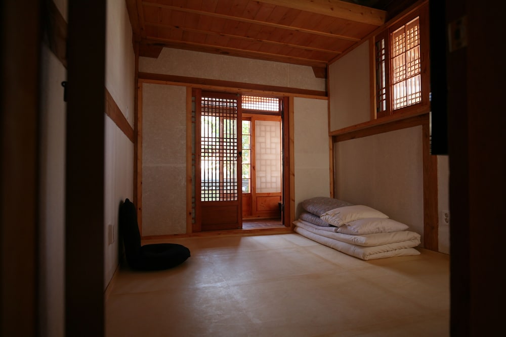 Standard Double Room, Non Smoking, Private Bathroom (Ondol) photo 2