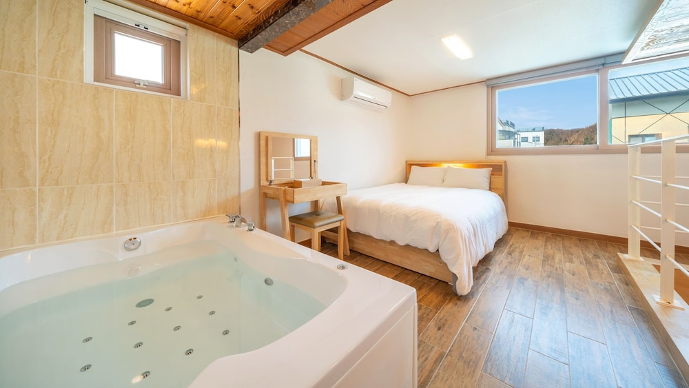 Basic Room, 1 Bedroom (Lavender(Duplex/Spa)) - Photo 5