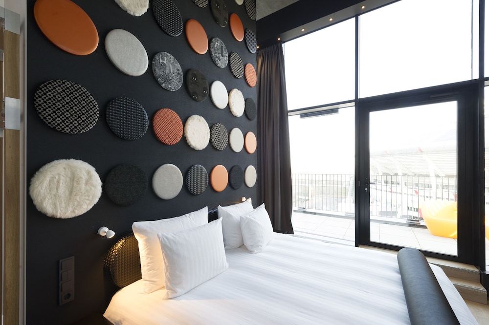 Suite (Offbeat) photo 2