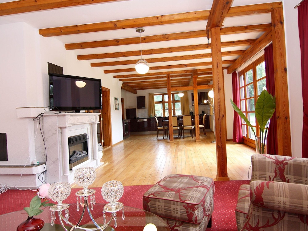 Classic House, 5 Bedrooms photo 3