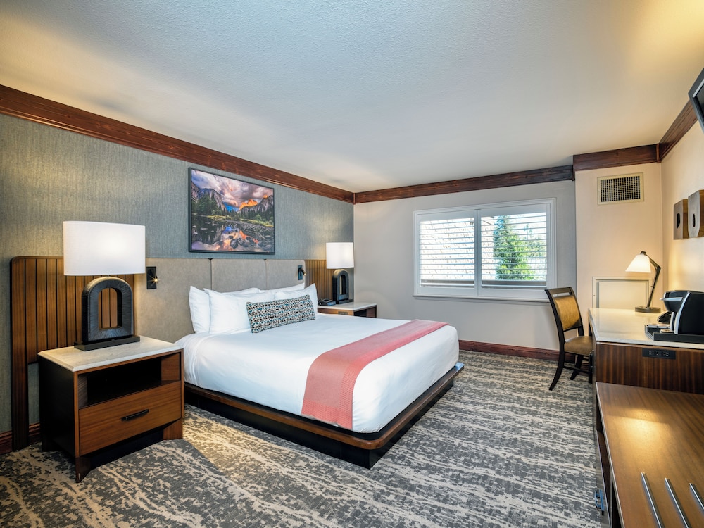 Deluxe Room, 1 King Bed, Accessible