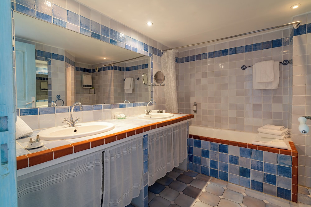 Double Confort  Room with Terrace, park & pool view photo 3