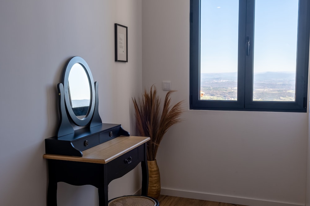 Exclusive Apartment, 1 Bedroom, Valley View photo 2