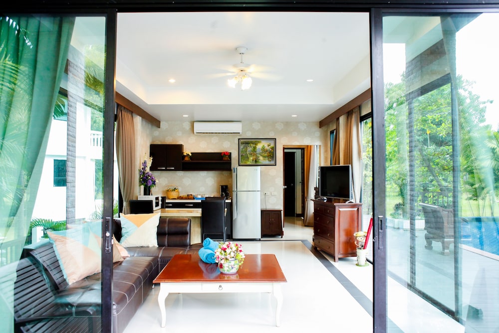 Poolside Villa - Photo 11