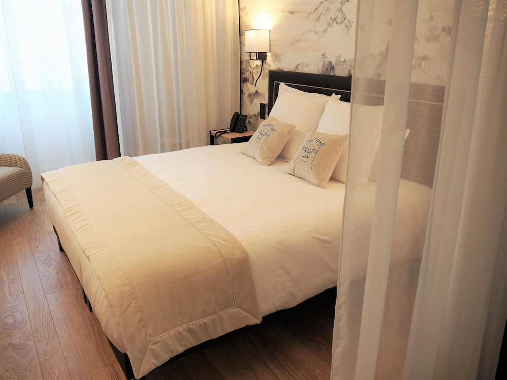 Suite (Honneur) - Photo 4