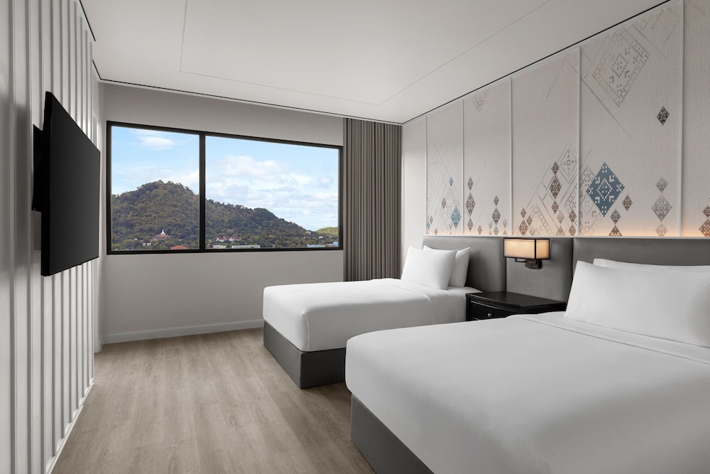 Executive Suite, 2 Twin Beds, City View