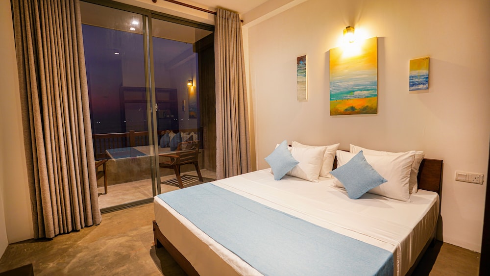 Deluxe Double or Twin Room, 1 King Bed, Non Smoking, Ocean View photo 1