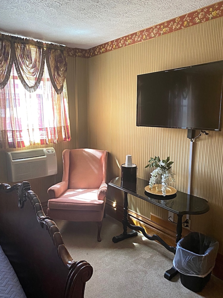 Standard Room, 1 Queen Bed photo 2