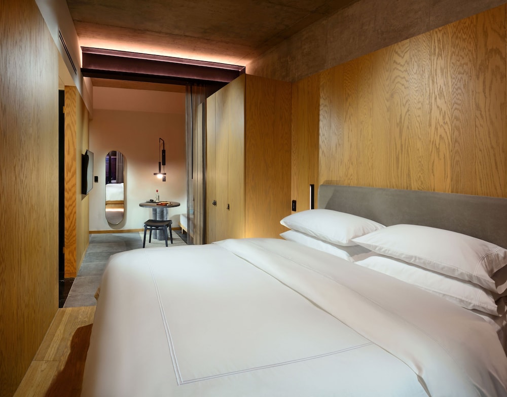 Deluxe Room, 1 King Bed