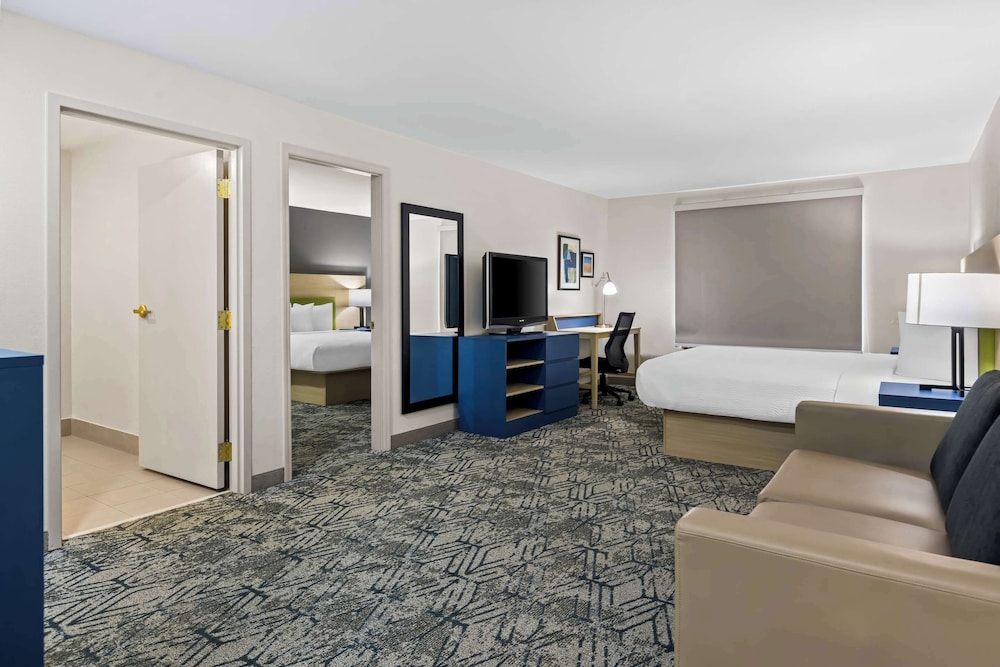 Suite, Multiple Beds, Non Smoking - Photo 1
