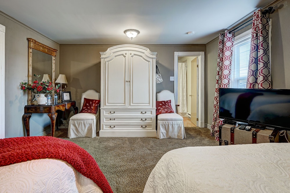 Comfort Room, 2 Double Beds (Joan) photo 1