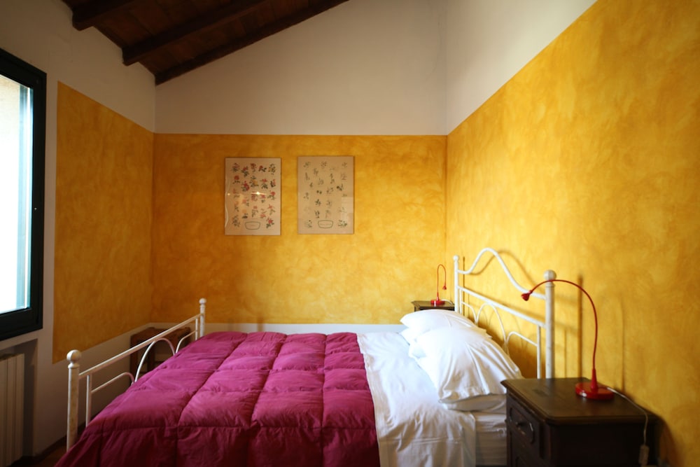 Classic Apartment, 2 Bedrooms, Garden View (Fienile)