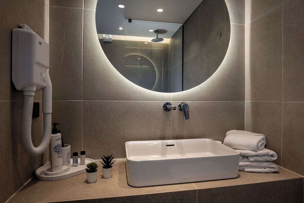 Superior Double or Twin Room - Photo 11
