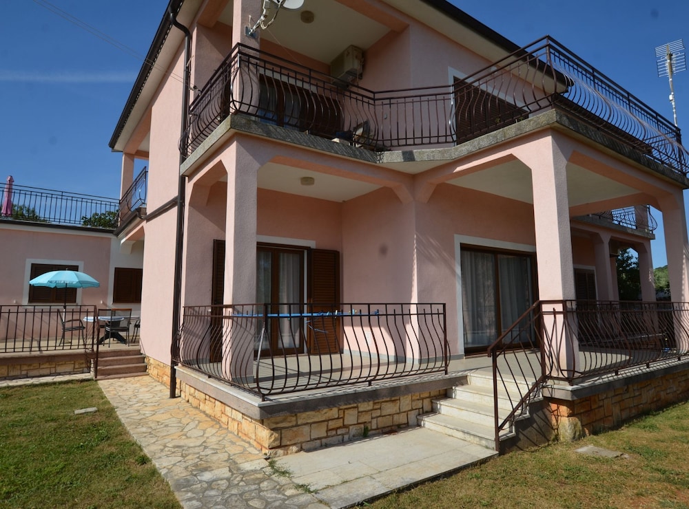 Apartment (Classic Two Bedroom Apartment with Te)