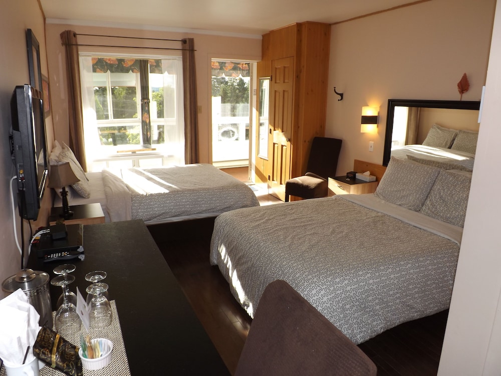 Classic Room, 2 Queen Beds photo 1