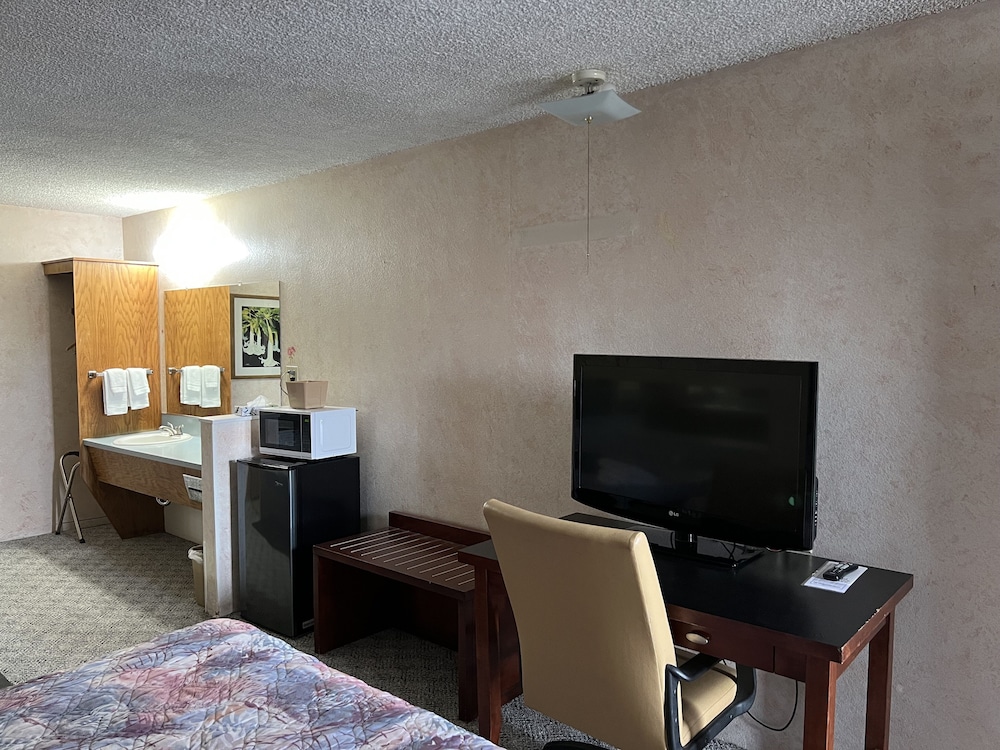 Premium Room, 1 Queen Bed, Hot Tub photo 1