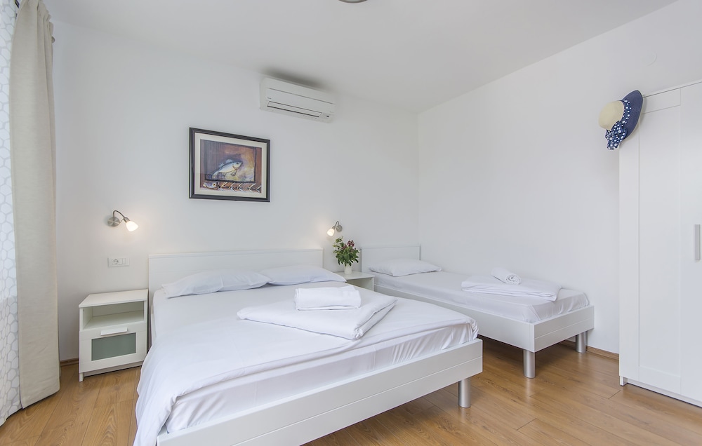 Triple Room, Balcony