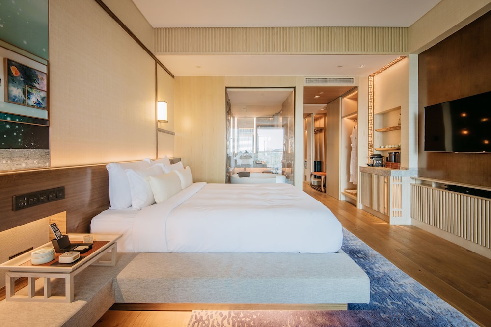 Executive King Size Bed Room