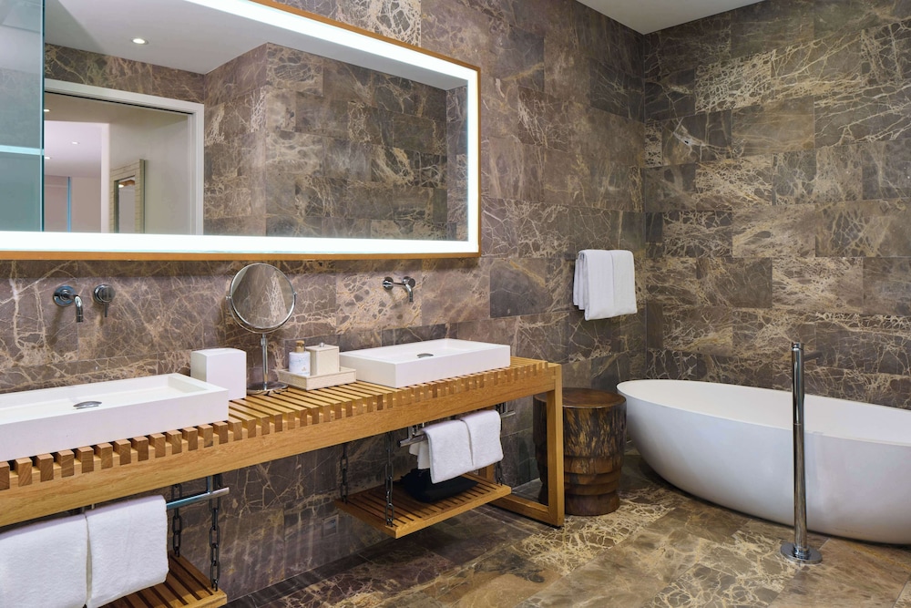 4 Bedroom Villa, Oceanfront (4 King Beds)