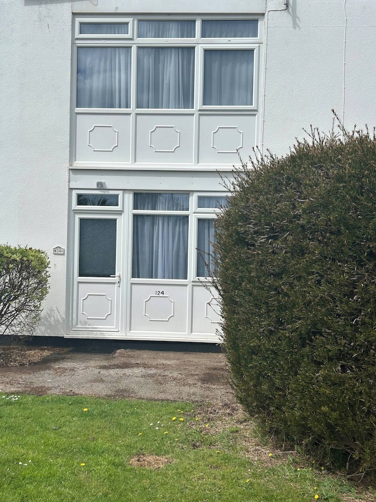 House, 2 Bedrooms, Patio, Garden View photo 1