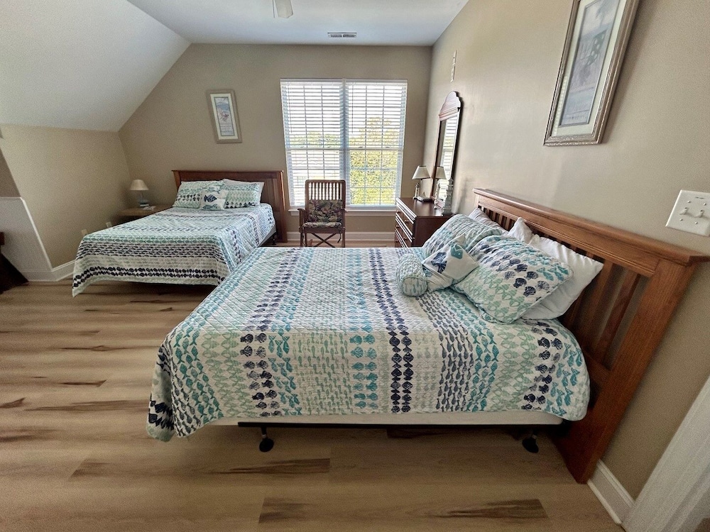 House, 6 Bedrooms photo 2
