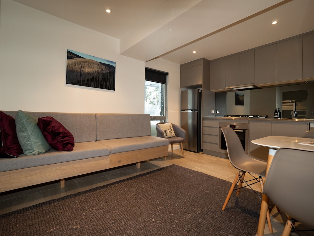 2 Bedroom 4 Share - Queen beds
