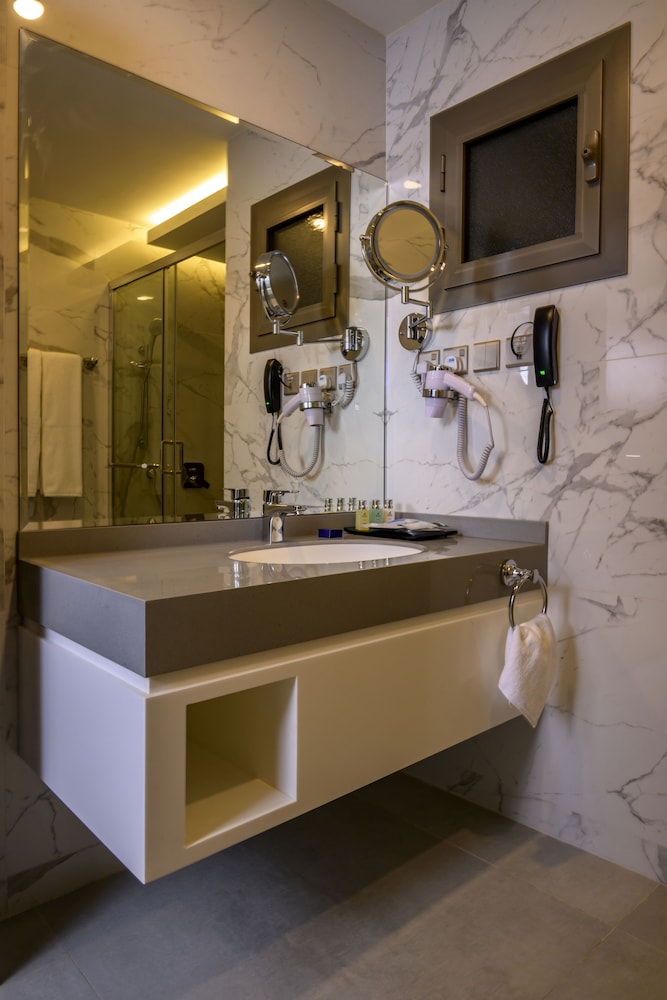 Deluxe Double or Twin Room - Photo 2