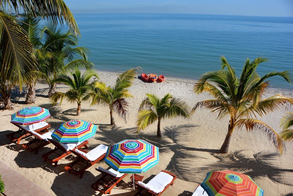 Standard Room, 1 King Bed, Beach View (Morning Glory)