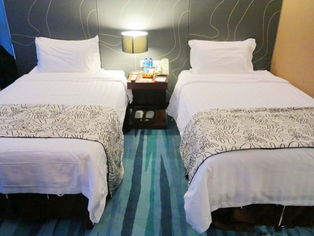 Twin Room (Extreme Sassy)