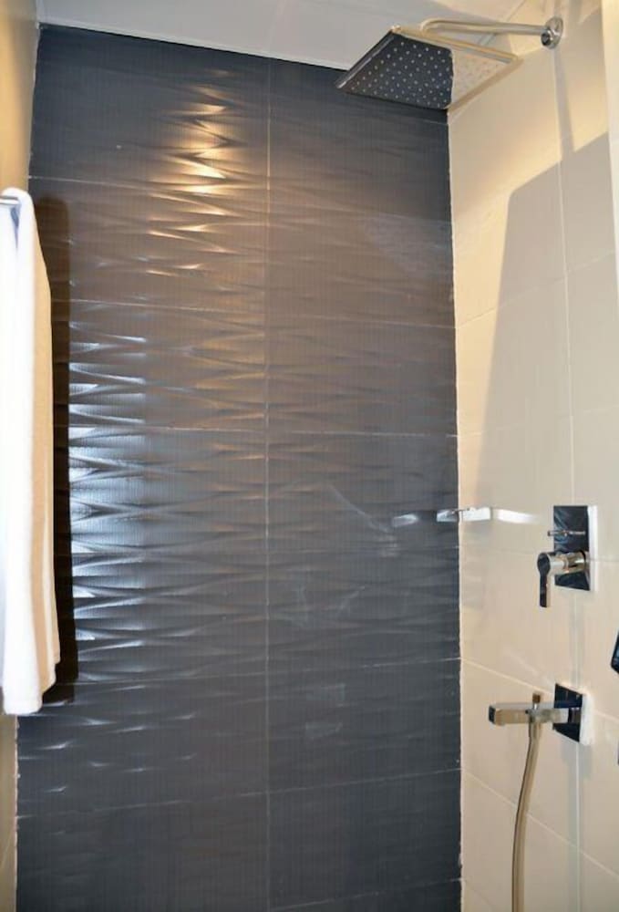 Superior One Bedroom Suites - Photo 5