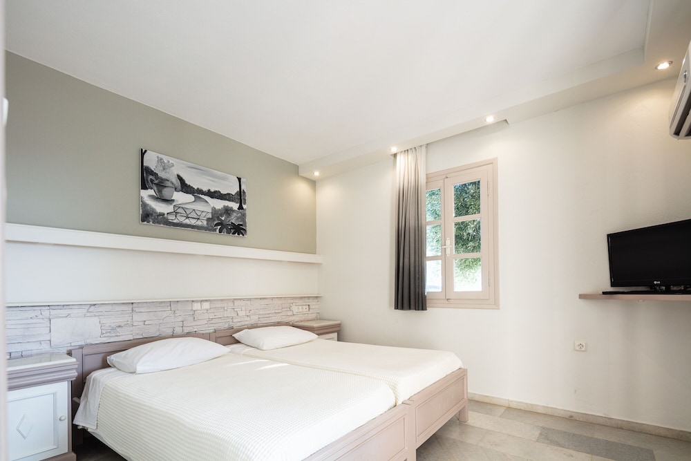 Aegean One Bedroom Apartment with Terrace & Garden View photo 2